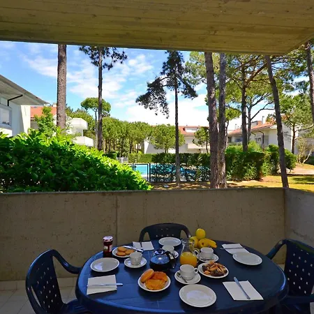 Apartment With Pool Access